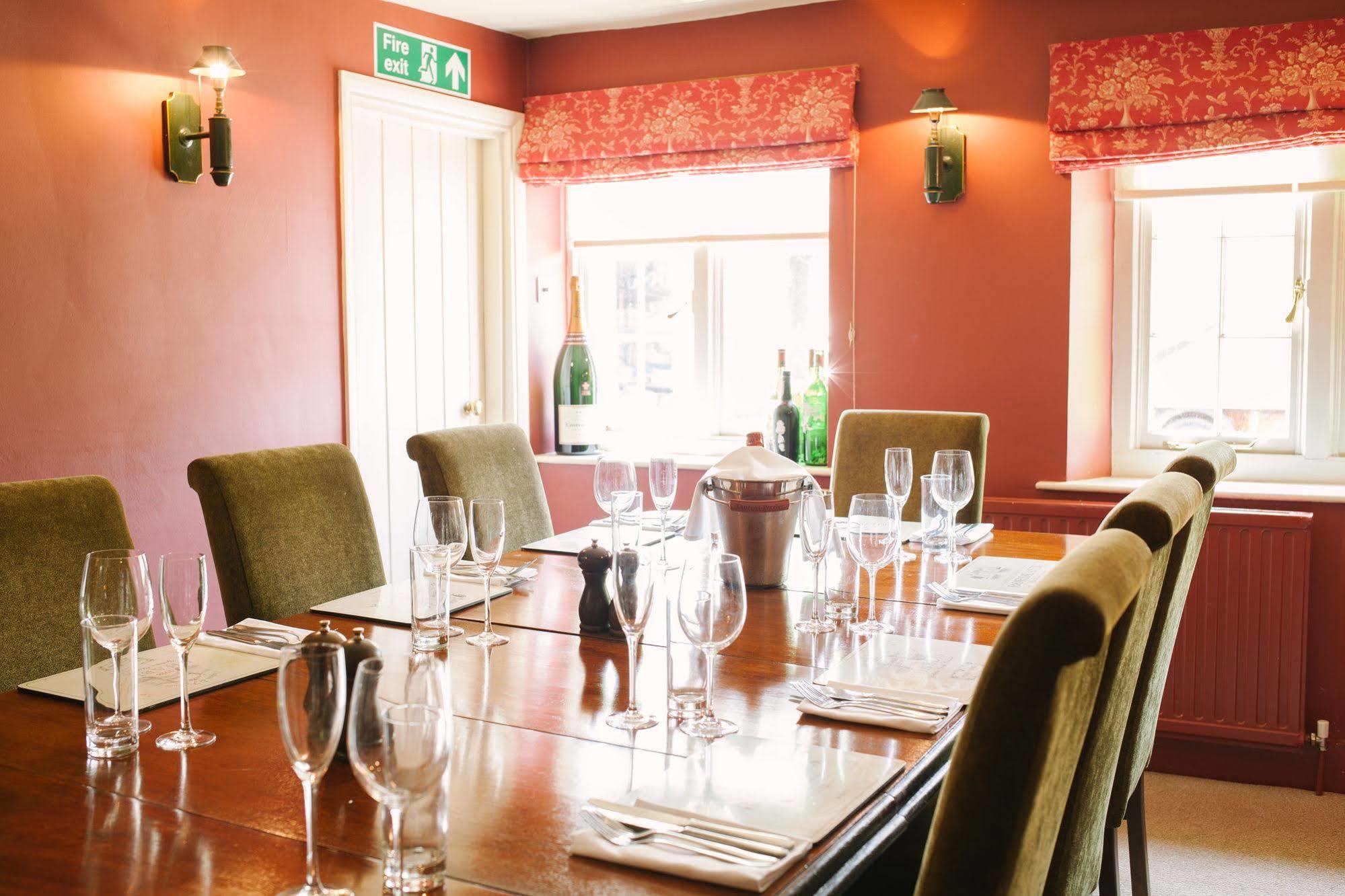 The Royal Oak, Yattendon Frilsham Exterior photo